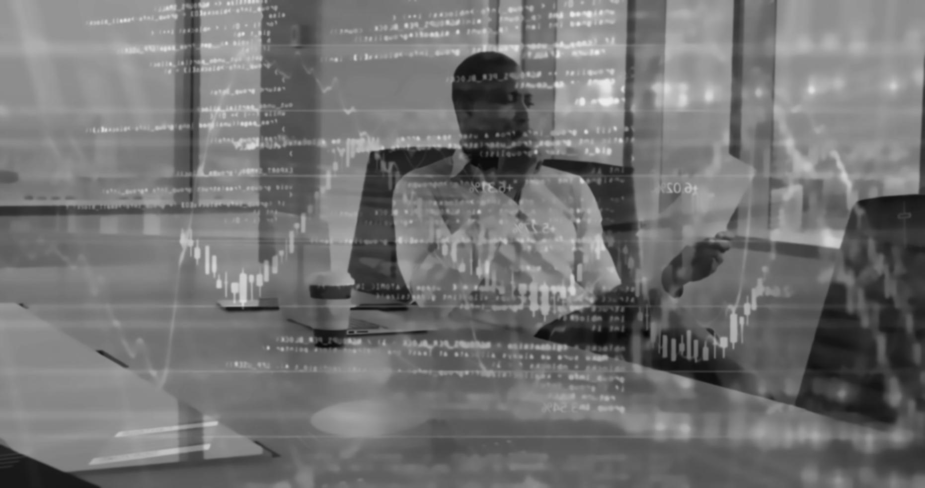 投資教育プログラムについて相談する受講生と講師